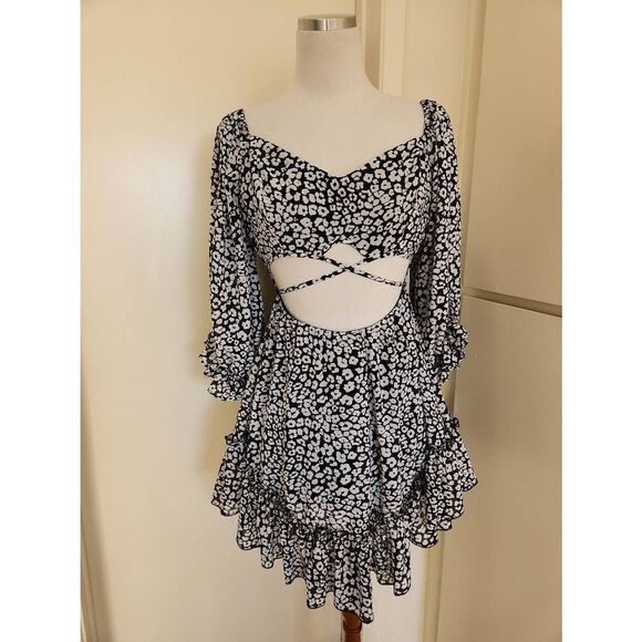 H Y F V E Blk/Wht Floral Prt. Sweetheart Neck, 3/4 Slv, Frt. Cutout Mini, NWT, L - Picture 1 of 16